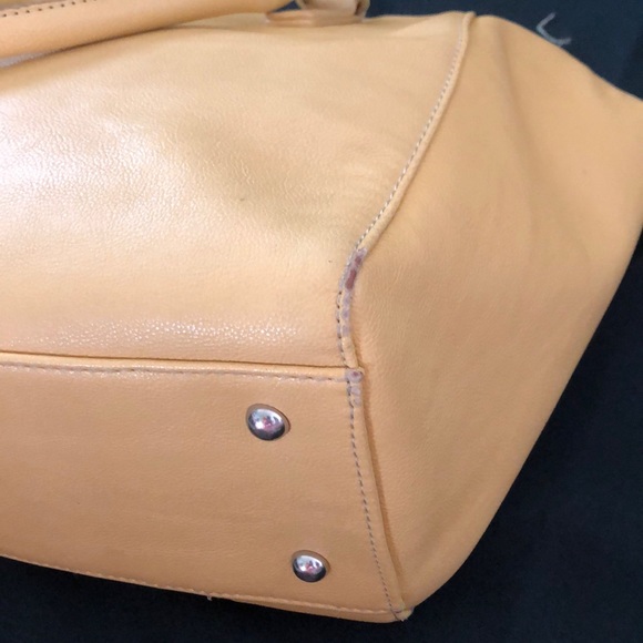 “C” yellow color shoulders Bag - Picture 13 of 14